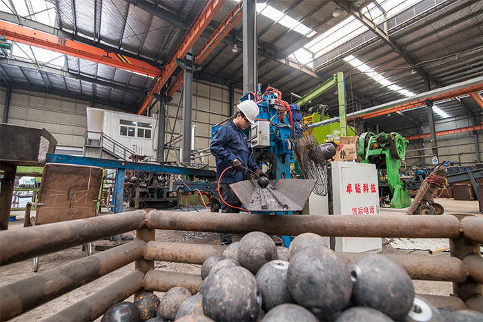奎屯网架配件-螺栓球加工车间